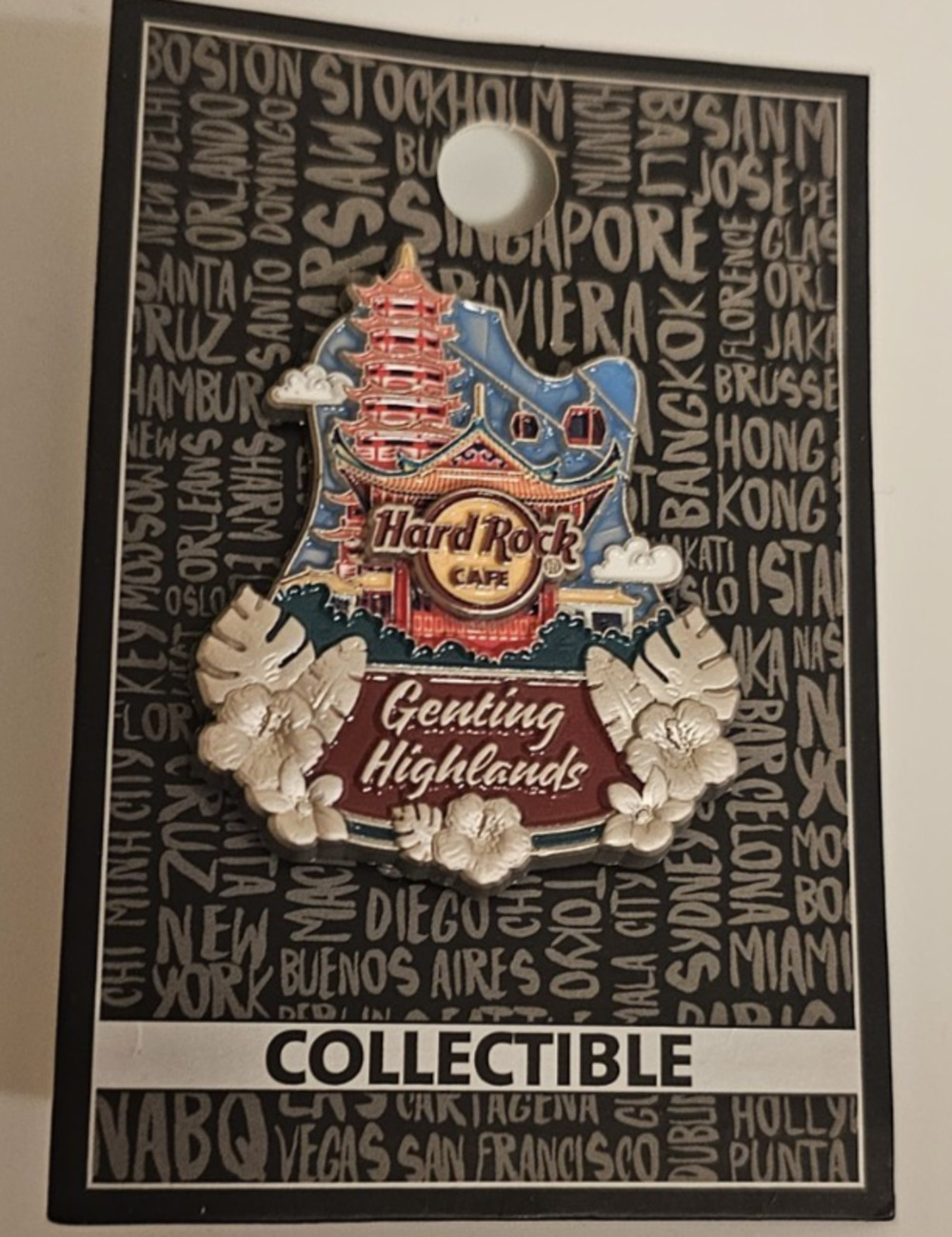 HARD ROCK CAFE Genting Highlands Core Icon GUITAR BODY PIN